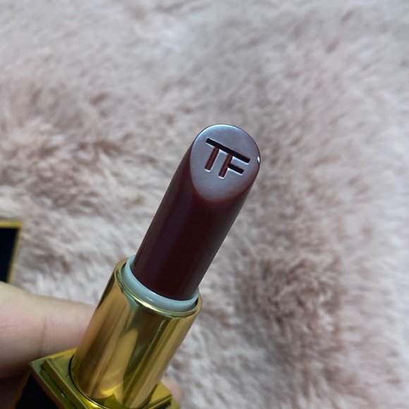 Tom Ford Velvet Cherry Lipstick - Picture 4 of 15